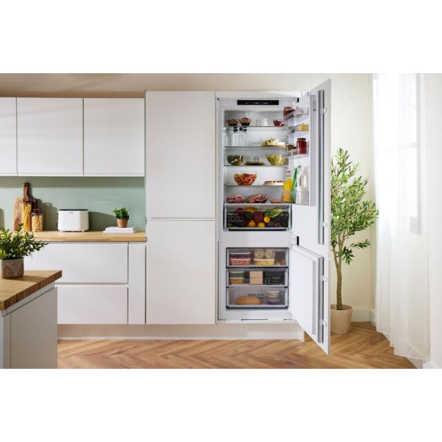 KBN96NSE1G, Built-in fridge-freezer with freezer at bottom